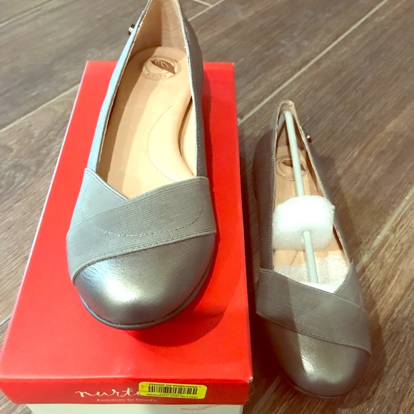 Nurture by Dillard’s Flat in Pewter Sz 8 - Picture 1 of 3